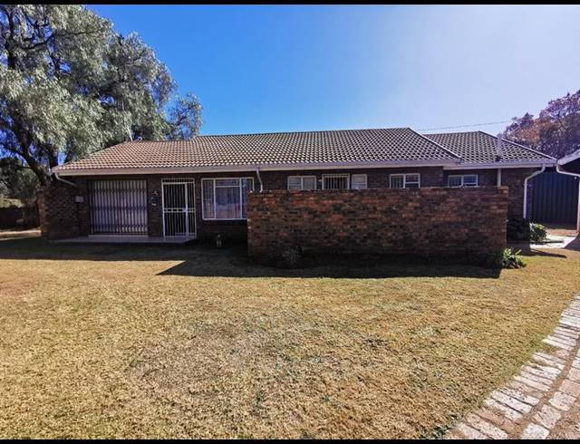 3 BEDROOM HOUSE FOR SALE IN GOLF PARK